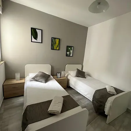 Habitación en casa particular F3 2, Private Two Single Beds Shared Bathroom Msida