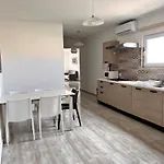 F3 2, Private Two Single Beds Shared Bathroom Alloggio in famiglia *
