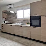 F3 2, Private Two Single Beds Shared Bathroom * Msida
