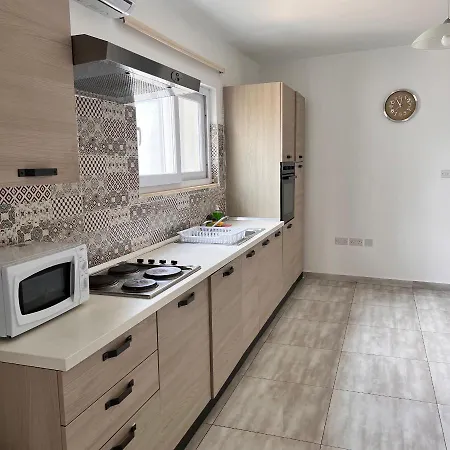 Homestay F3 2, Private Two Single Beds Shared Bathroom Msida