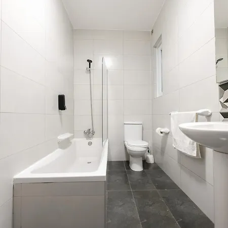 홈스테이 F3 2, Private Two Single Beds Shared Bathroom