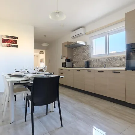 홈스테이 F3 2, Private Two Single Beds Shared Bathroom 음시다