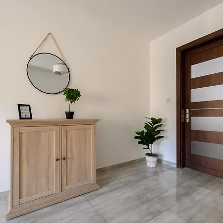 홈스테이 F3 2, Private Two Single Beds Shared Bathroom