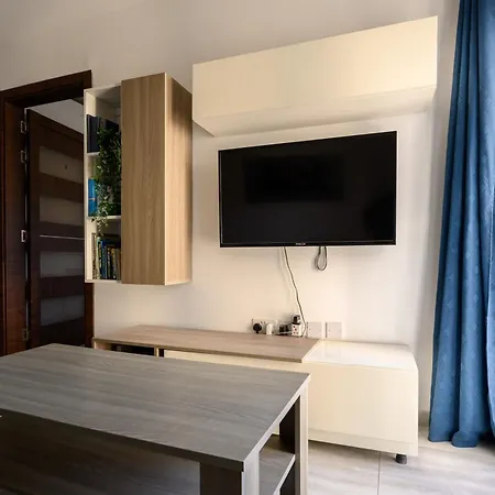 F3 2, Private Two Single Beds Shared Bathroom