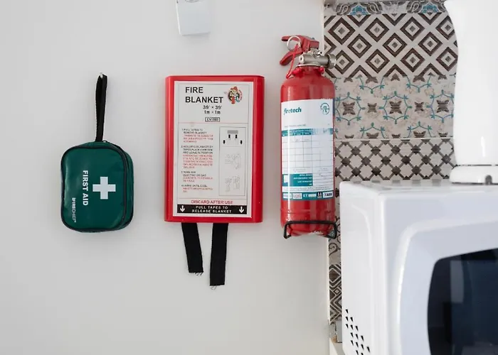 F3 2, Private Two Single Beds Shared Bathroom Msida