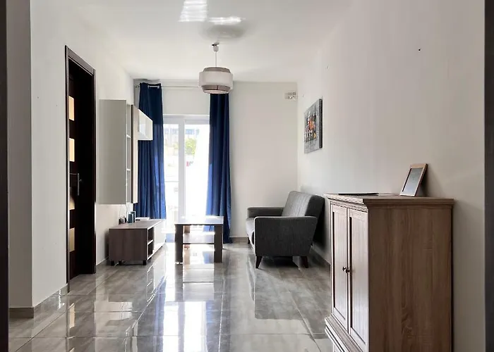Accommodatie bij particulieren F3 2, Private Two Single Beds Shared Bathroom Msida