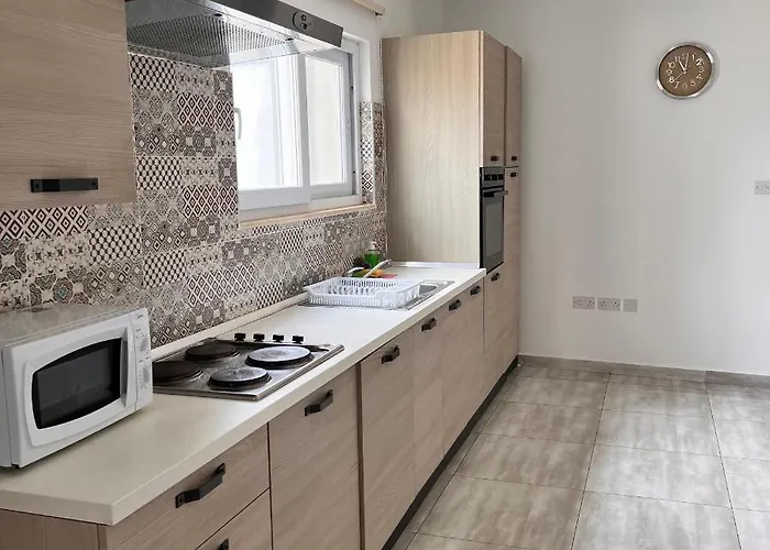 Accommodatie bij particulieren F3 2, Private Two Single Beds Shared Bathroom Msida