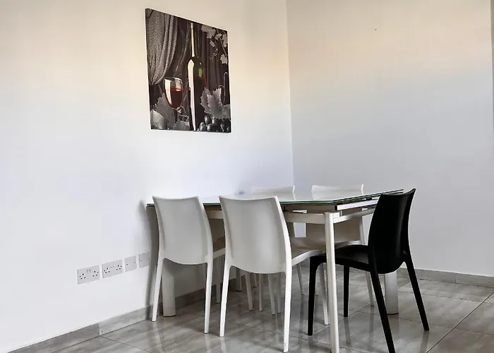 Homestay F3 2, Private Two Single Beds Shared Bathroom Msida