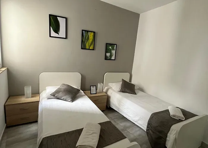 Accommodatie bij particulieren F3 2, Private Two Single Beds Shared Bathroom Msida